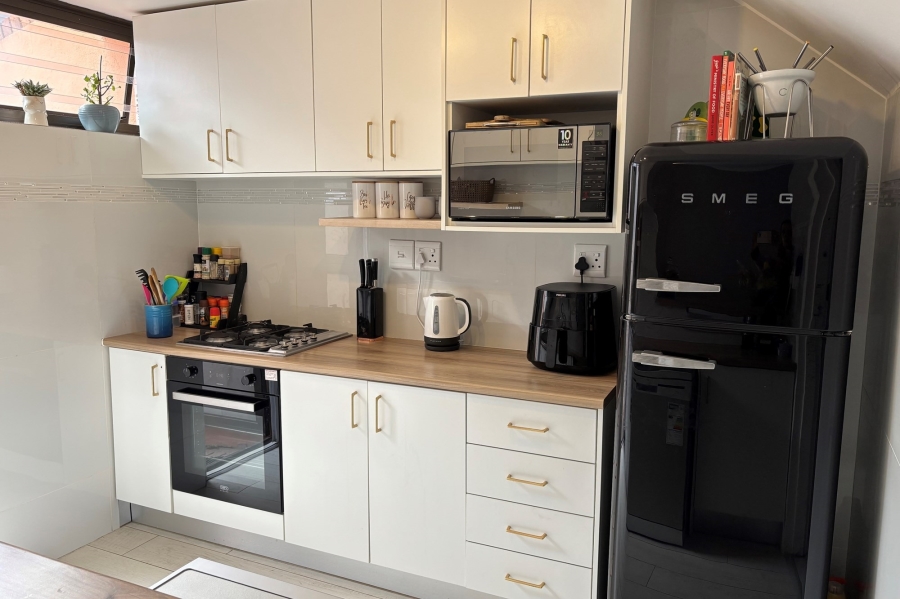 2 Bedroom Property for Sale in Goodwood Estate Western Cape